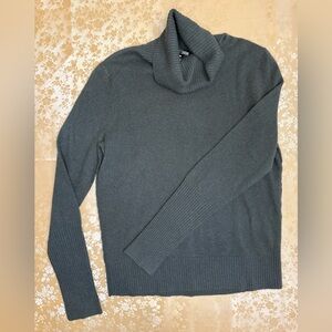 Aqua 100% Cashmere Luxurious Soft Dark Gray Turtleneck Sweater, Ribbed Detail, M